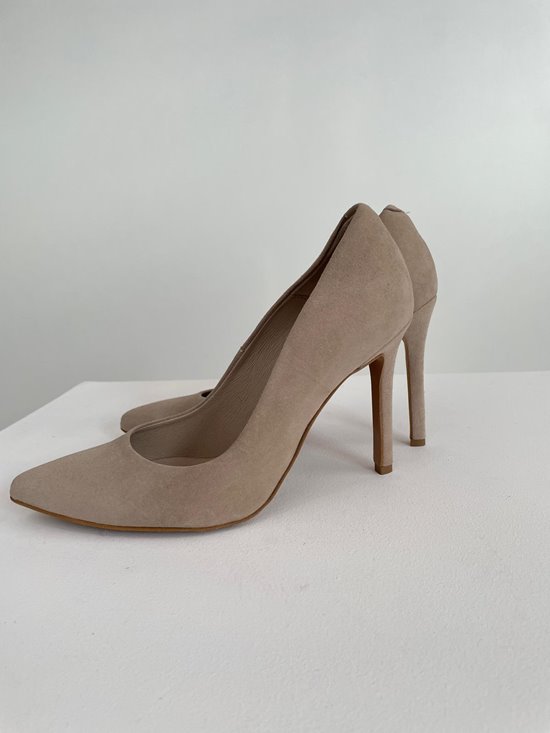 Czółenko 506 - 1 cappuccino zamsz wada