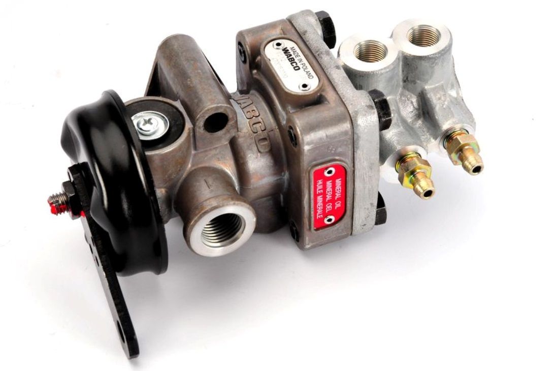 Zawór sterowania hamulcem przyczepy New Holland CASE John Deere Fendt 87340472 Wabco