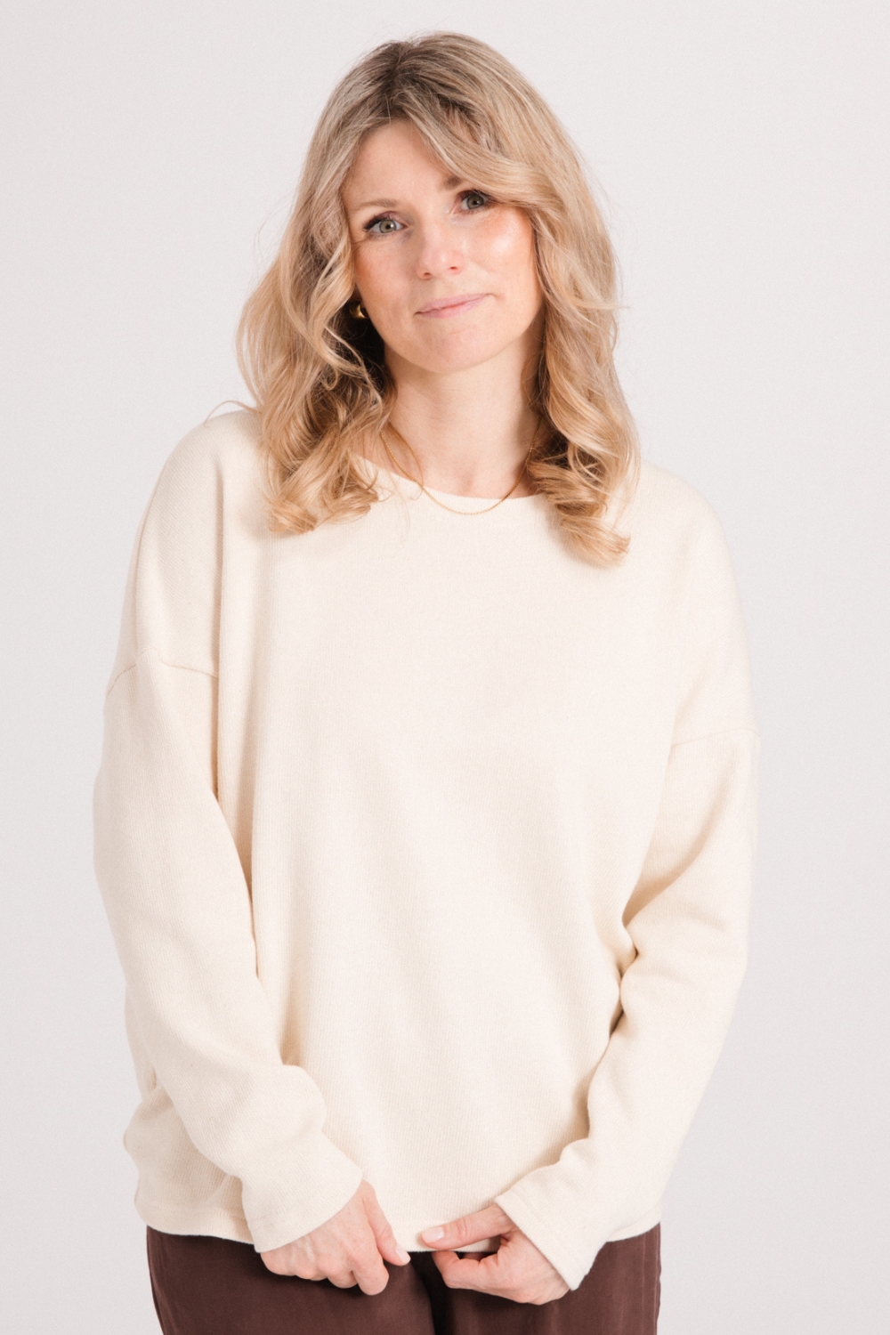 Lillow - Bawełniany sweter MIKA - beż - Materiał bawełna - Uszyto w Polsce