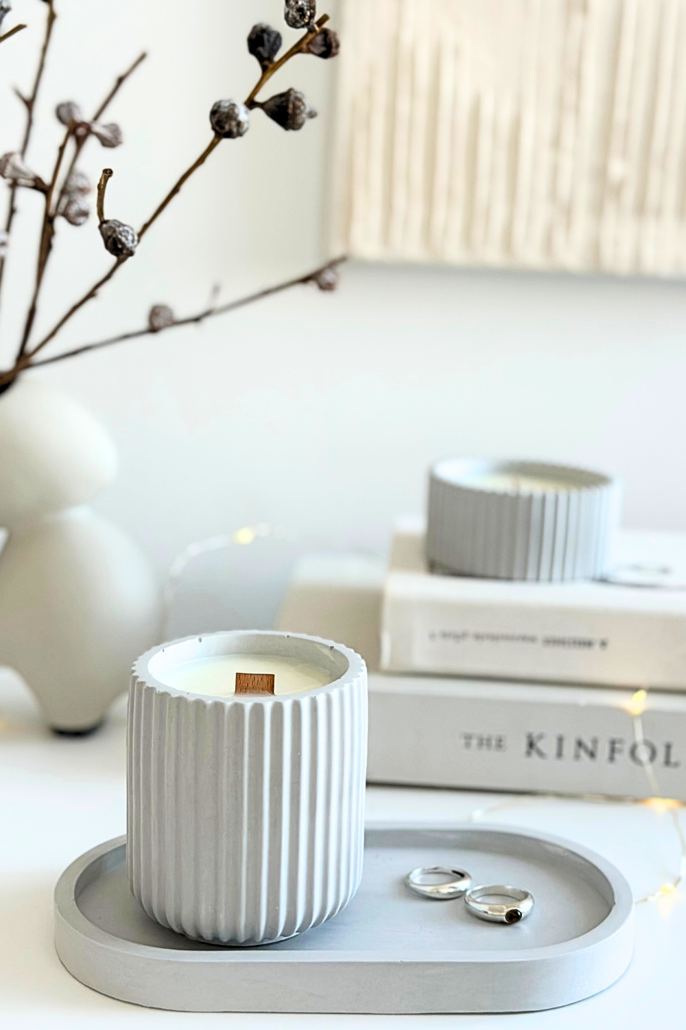 Lillow - Świeca sojowa ryflowana wyższa - szara - Uszyto w Polsce