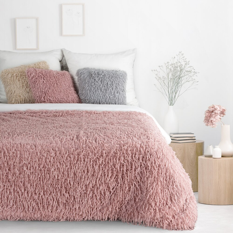 Koc 130x170 cm AVELORE pudrowy futrzany miękki i miły w dotyku
