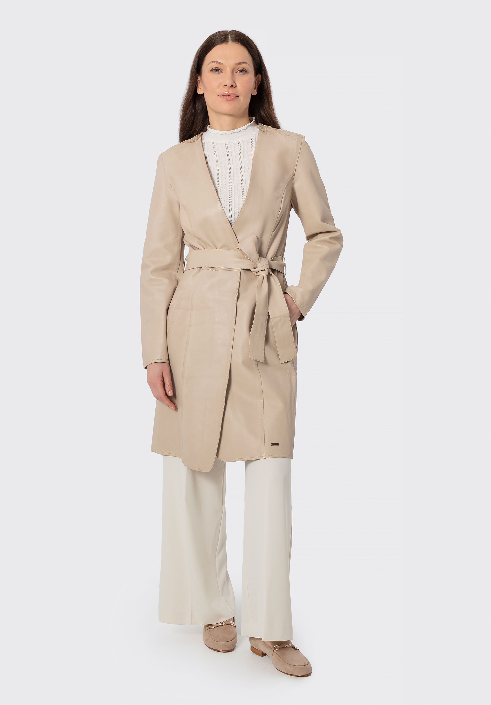 Dodatkowy rabat 25% - Płaszcz damski ze skóry naturalnej z paskiem w talii kremowy