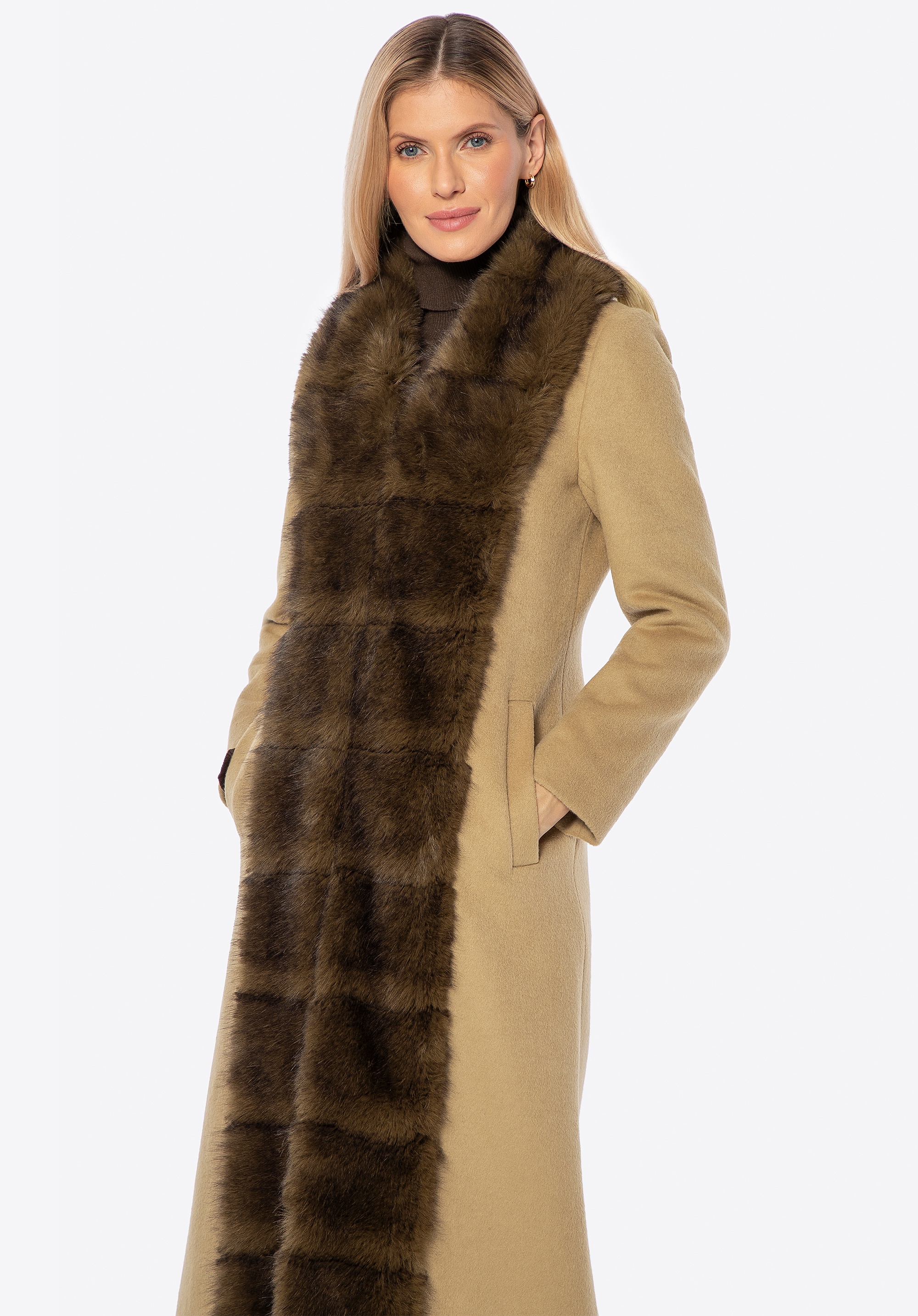 Długi damski płaszcz z wełny i sztucznego futra brązowy
