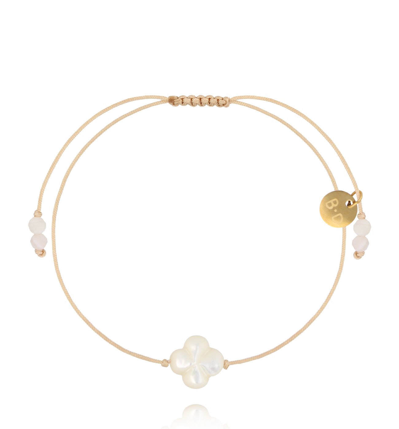 Bransoletka na beżowym sznurku z perłową koniczynką BMT0350
