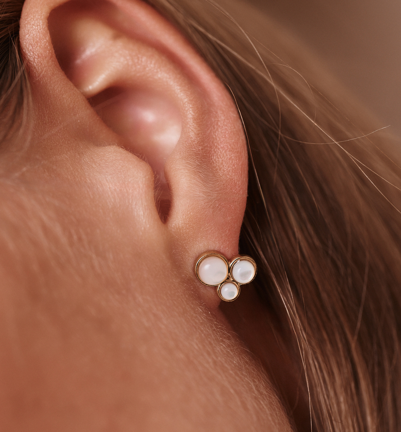 Kolczyki sztyfty z masą perłową KEA0043