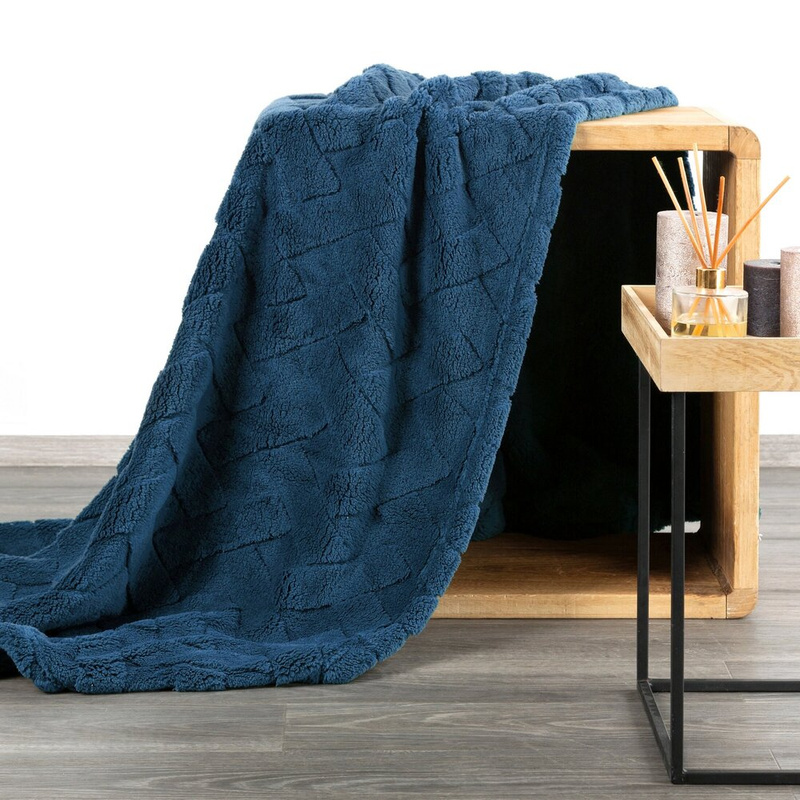 Koc 200x220 cm granatowy CAROS mikroflano miękki w dotyku z tłoczeniem