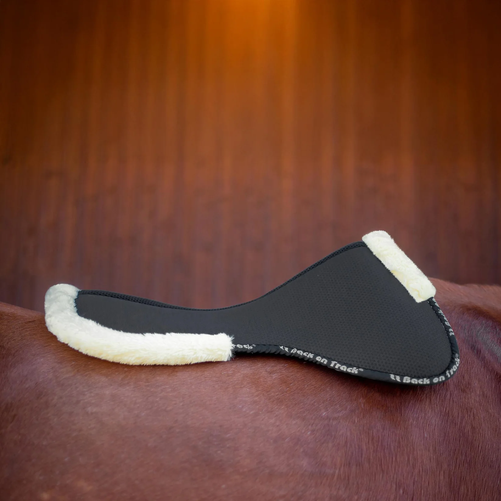 Back on Track Back on Track podkładka pod siodło z futerkiem 24h