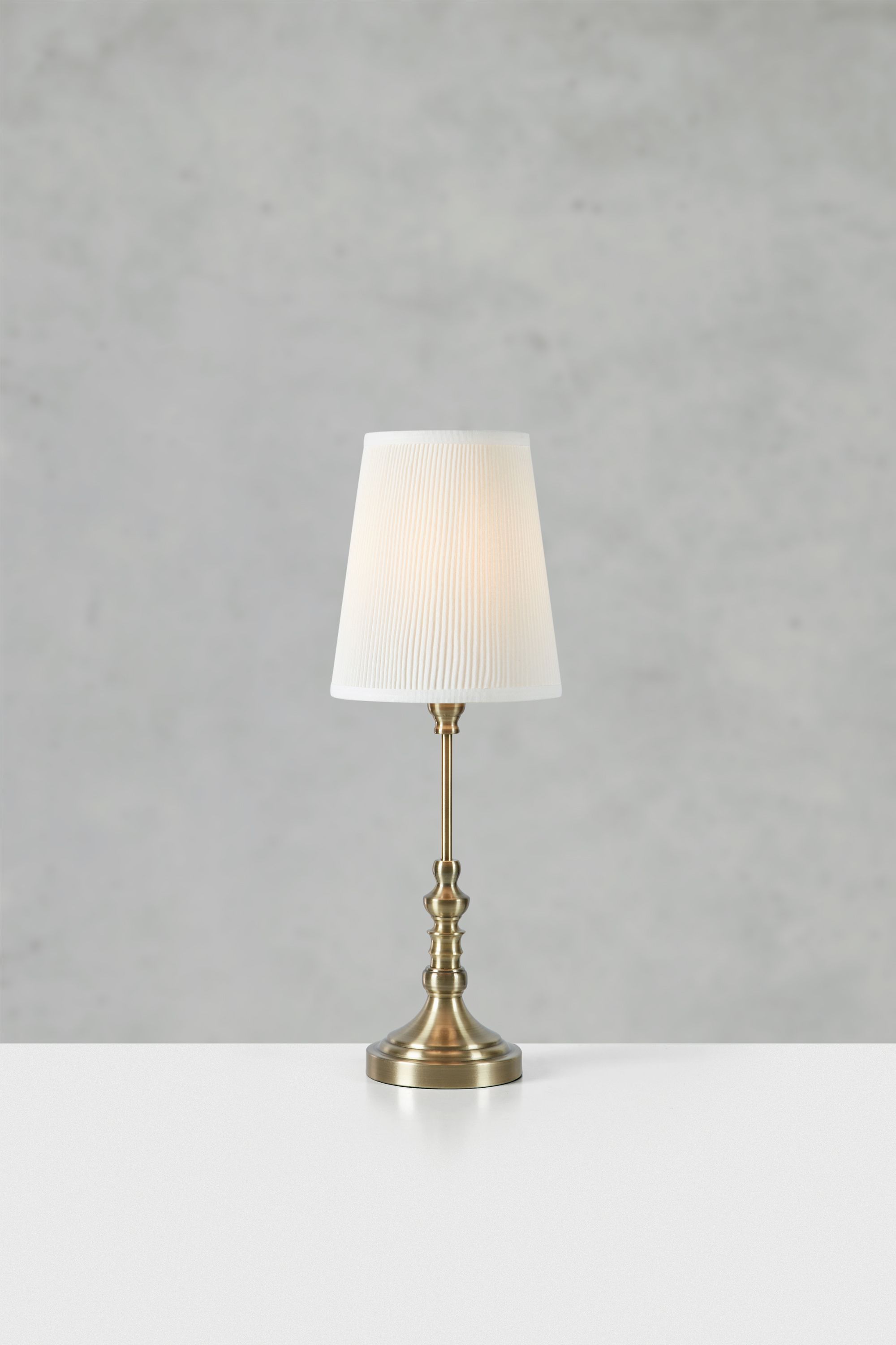 Markslöjd Noble lampa stołowa 1x40 W biała-mosiądz 108970