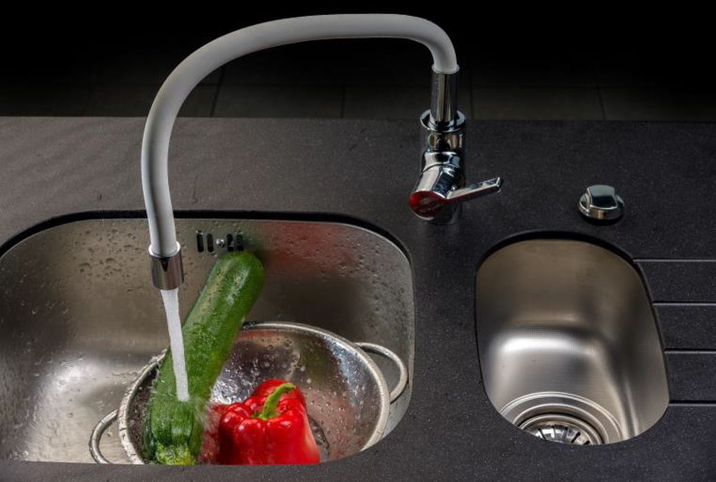 Pyramis Flessi bateria kuchenna z elastyczną wylewką biała/chrom 090919538