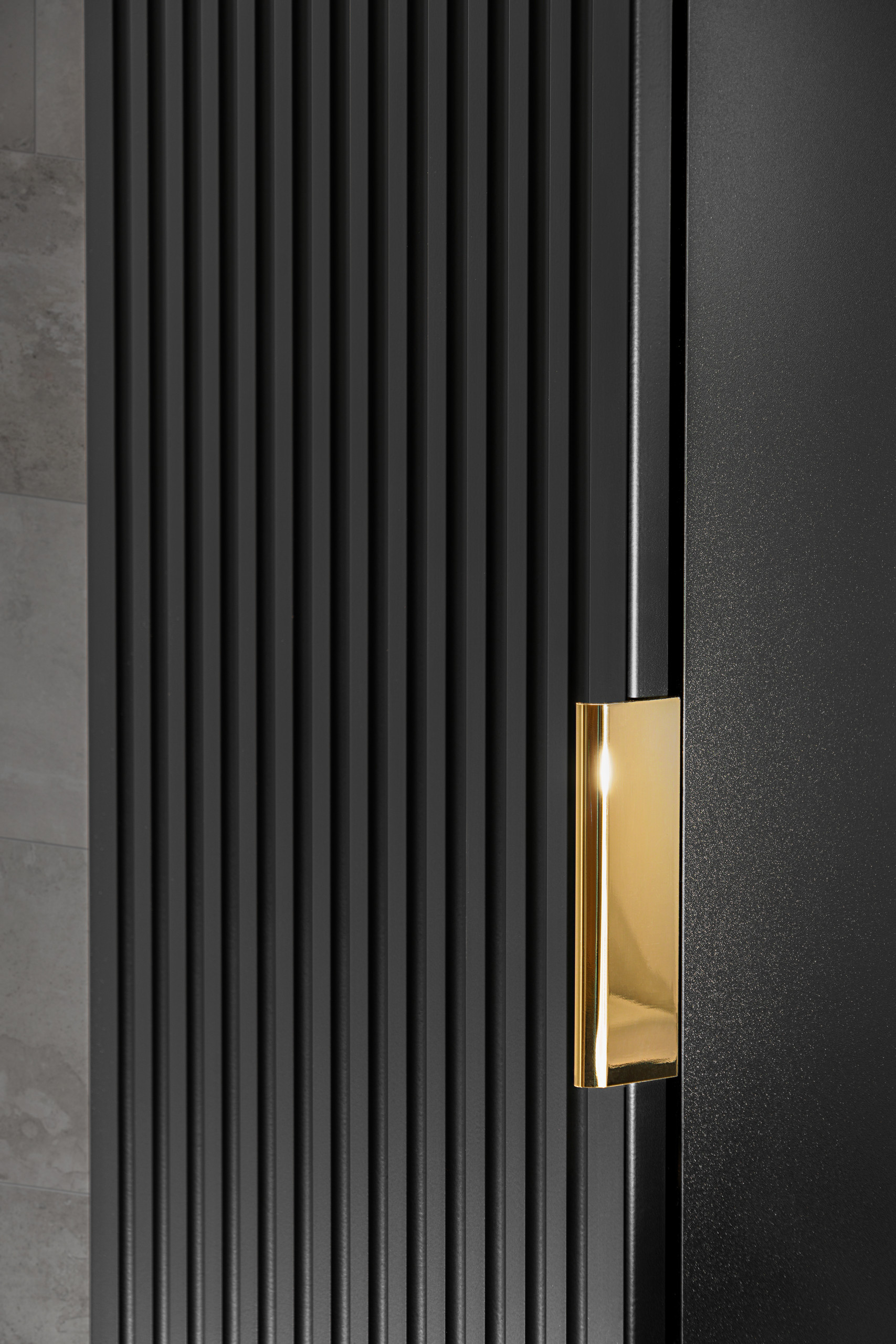 Comad Adel Black szafka boczna wisząca 140 cm wysoka czarny ADELBLACK80-01-B-1D - Wysyłka w 24h