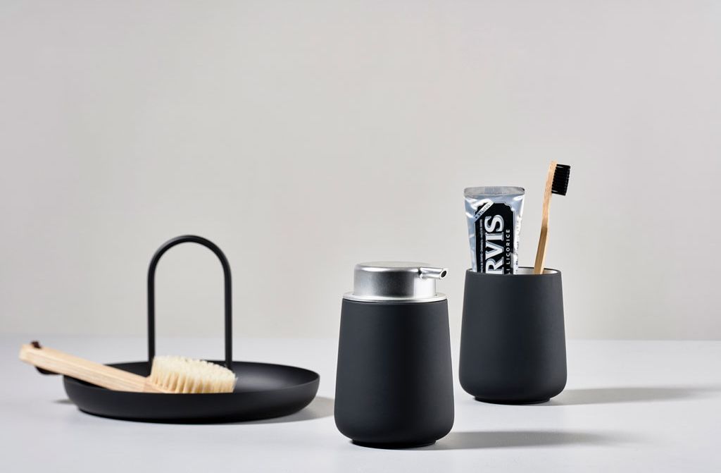 Zone Denmark Nova dozownik do mydła 250 ml czarny-stal 330097