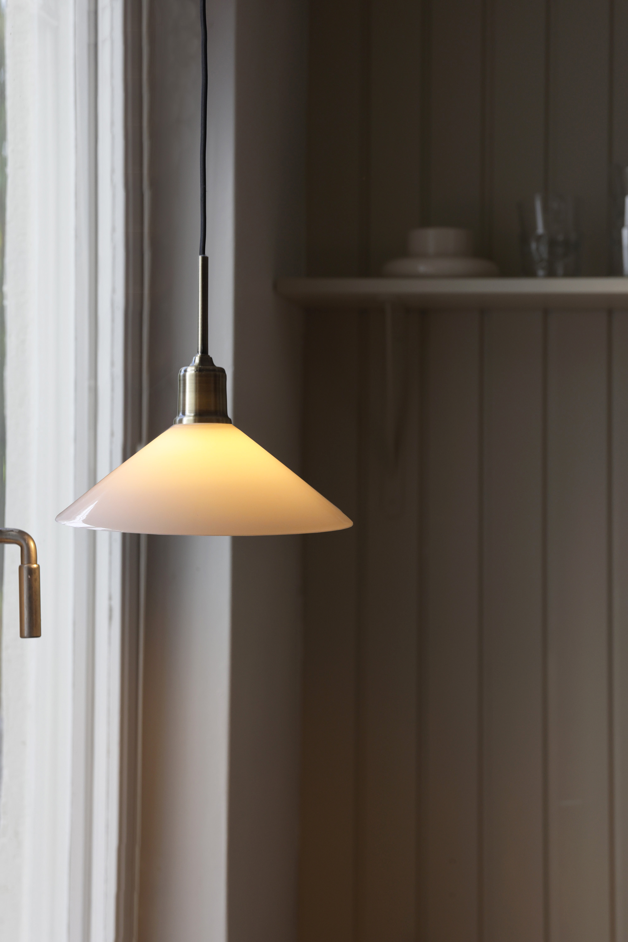 Markslöjd Vela lampa wisząca 1x40 W biała-mosiądz 108867