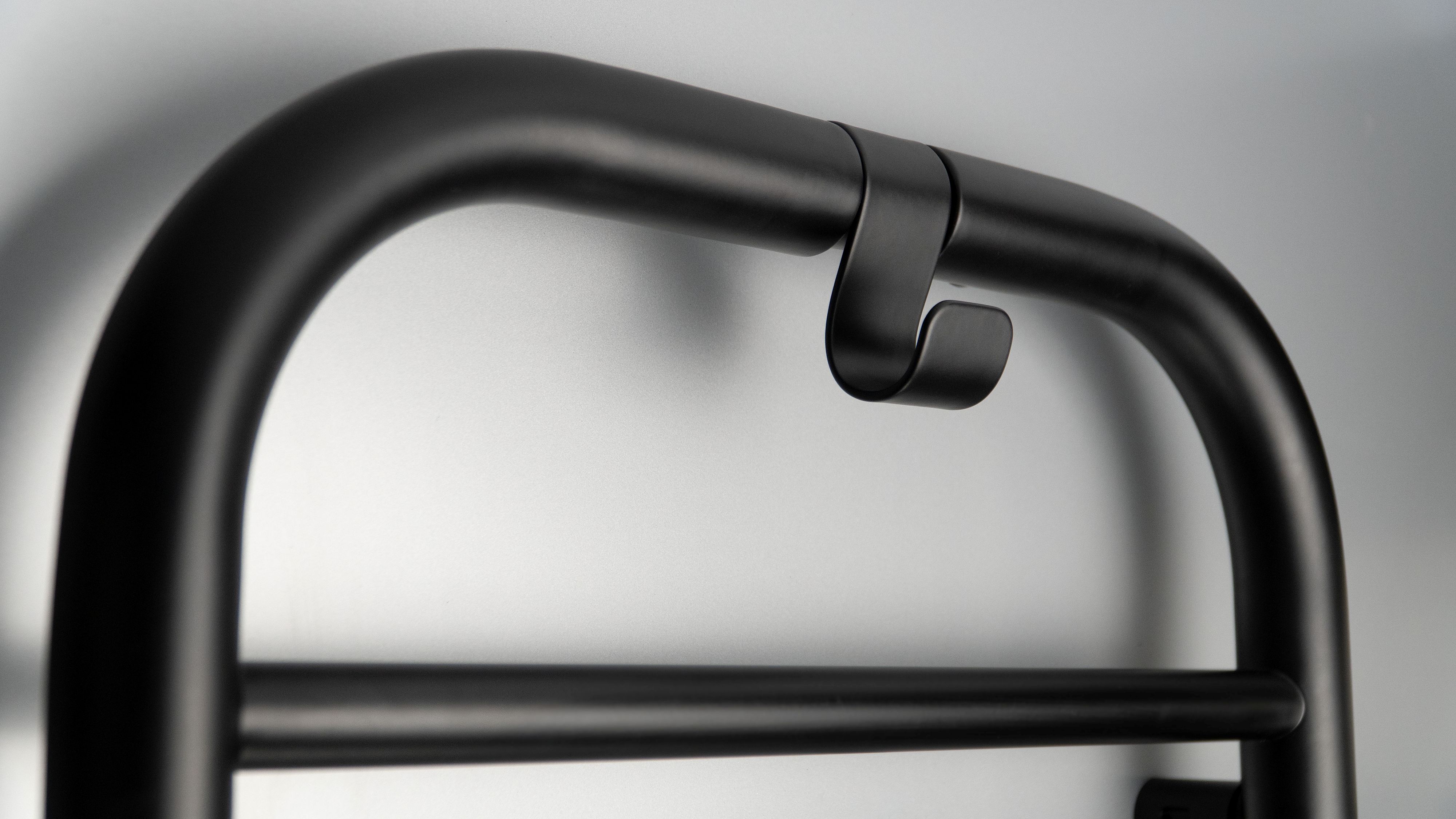 Deante Silia grzejnik łazienkowy drabinkowy 157x50 cm czarny AGI_NG51