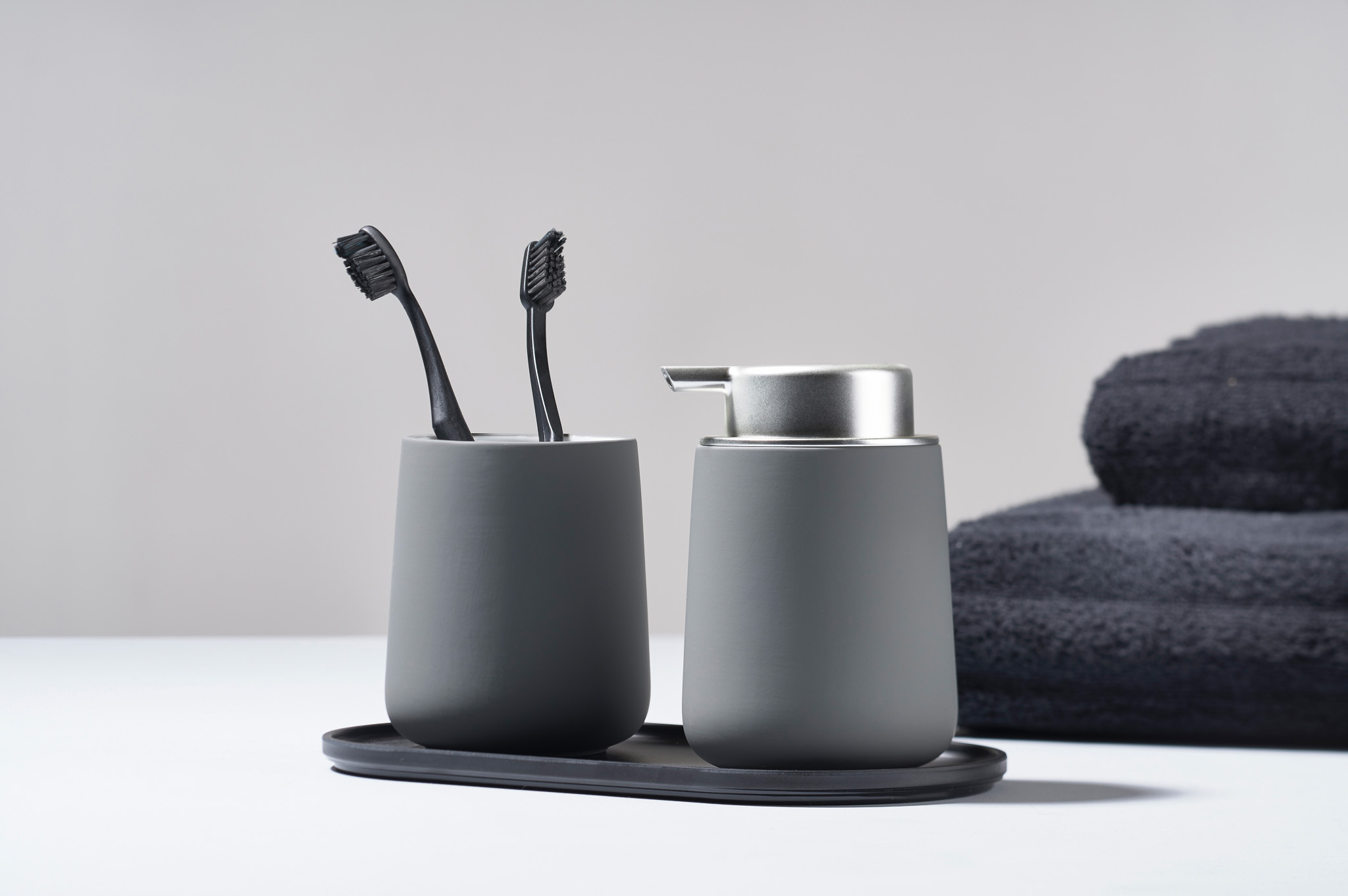 Zone Denmark Nova dozownik do mydła 250 ml szary-stal 330105