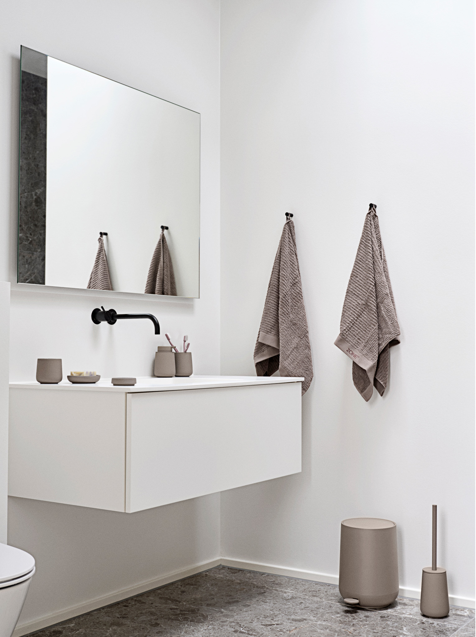 Zone Denmark Nova dozownik do mydła 250 ml taupe 28086 - Wysyłka w 24h