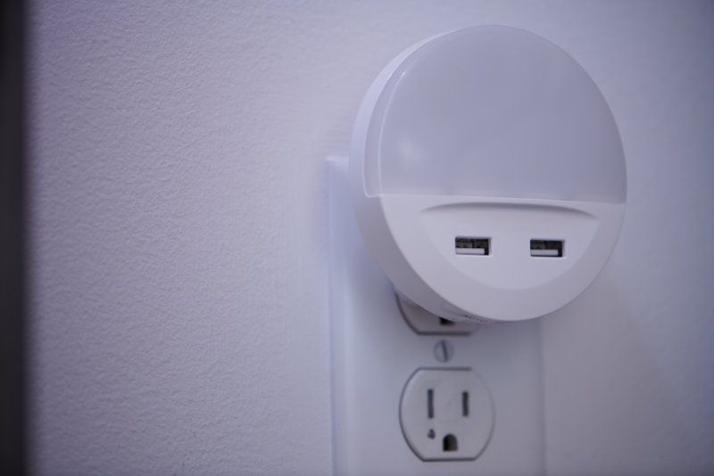 Osram Lunetta USB lampka nocna z czujnikiem zmierzchu 1x13 W biała