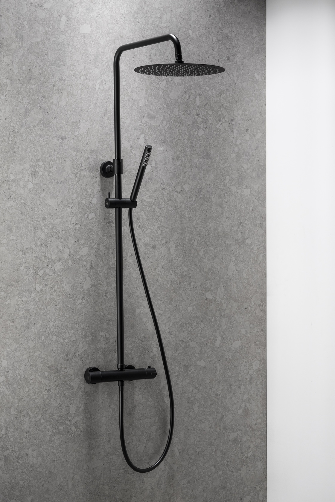 KFA Armatura Moza Black zestaw prysznicowy ścienny termostatyczny z deszczownicą czarny mat 5736-920-81