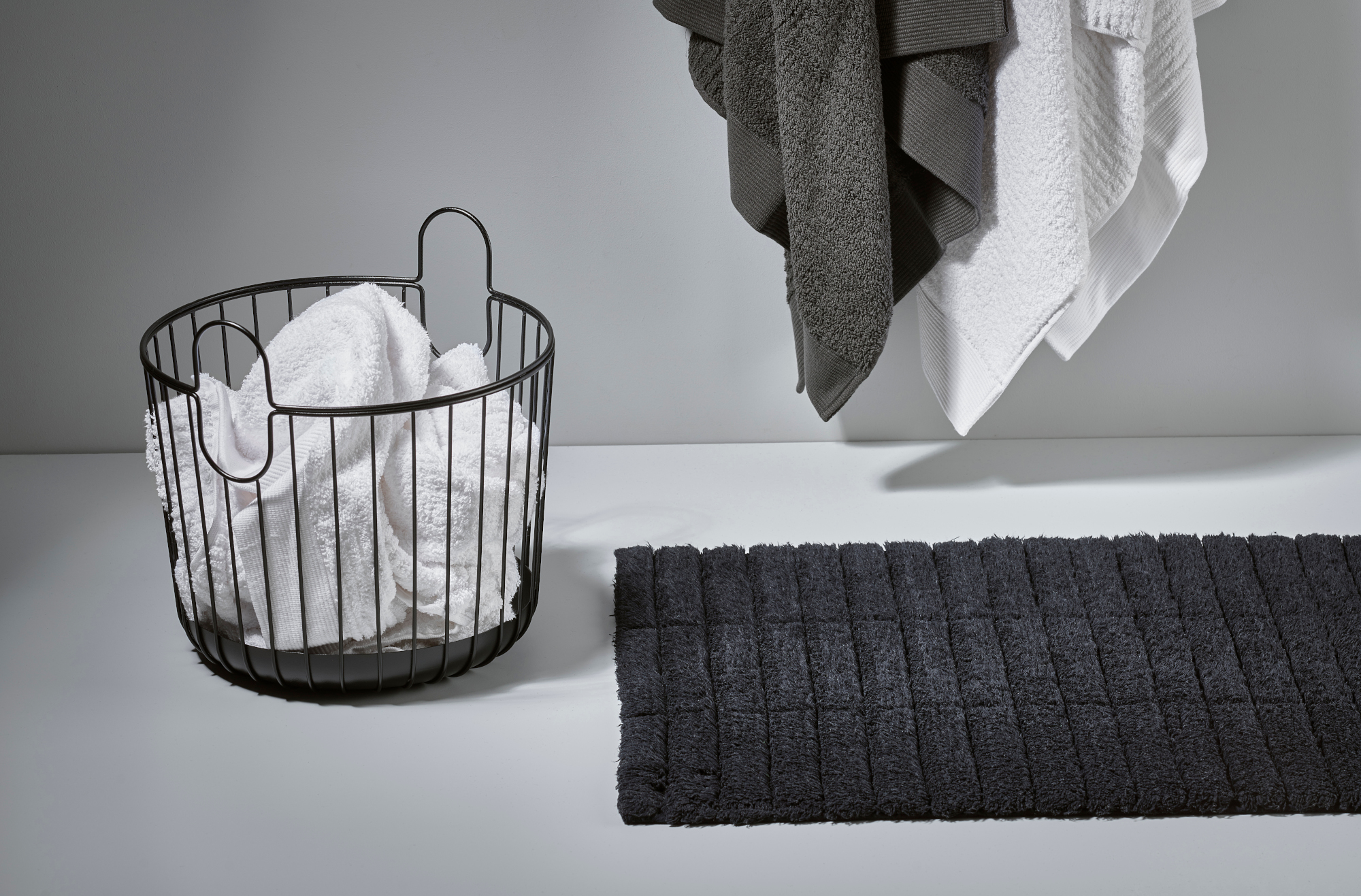 Zone Denmark Tiles dywanik łazienkowy 80x50 cm prostokątny czarny 331847