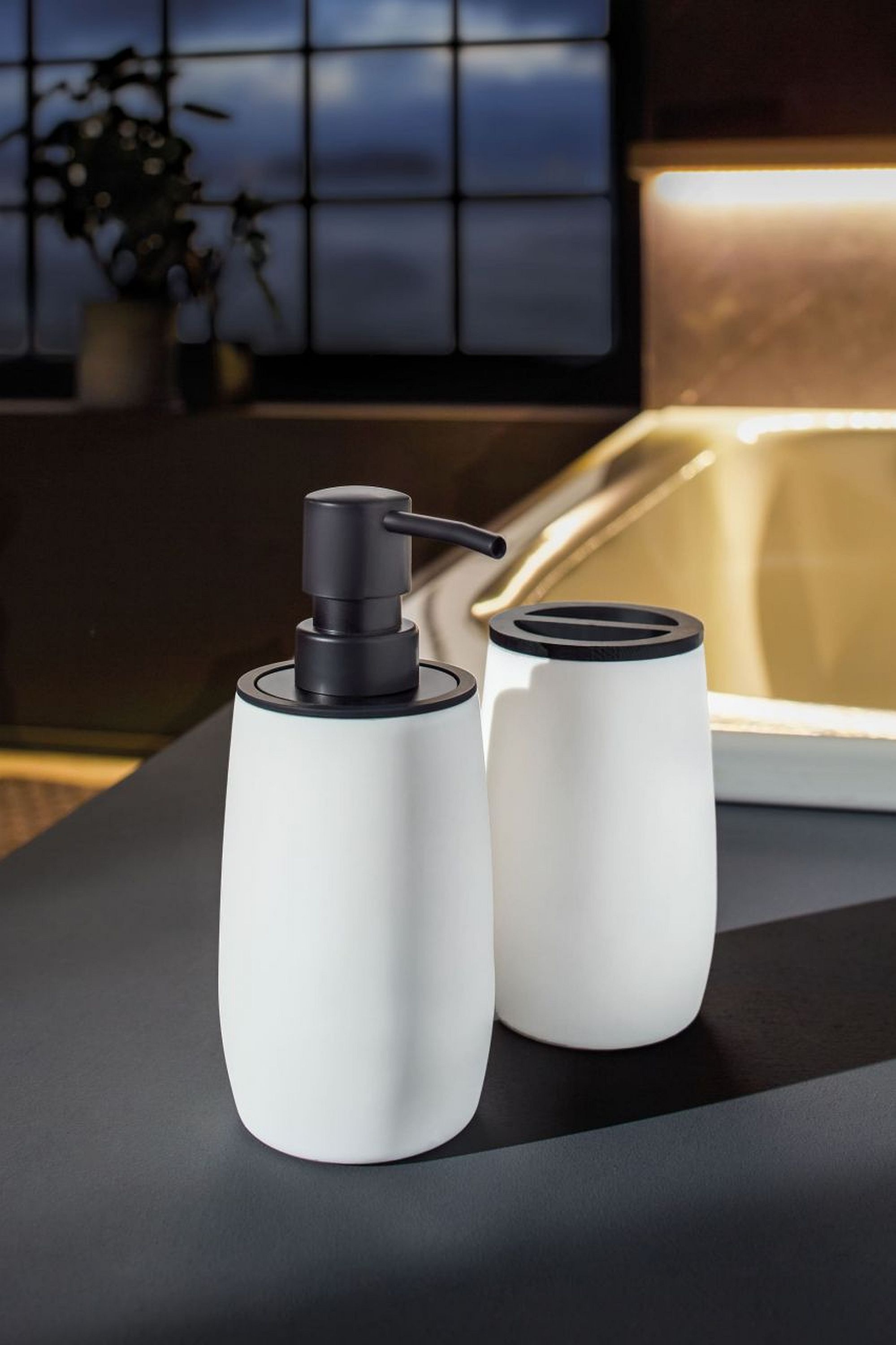 Kleine Wolke Daily dozownik do mydła 260 ml czarny/biały 8677100854