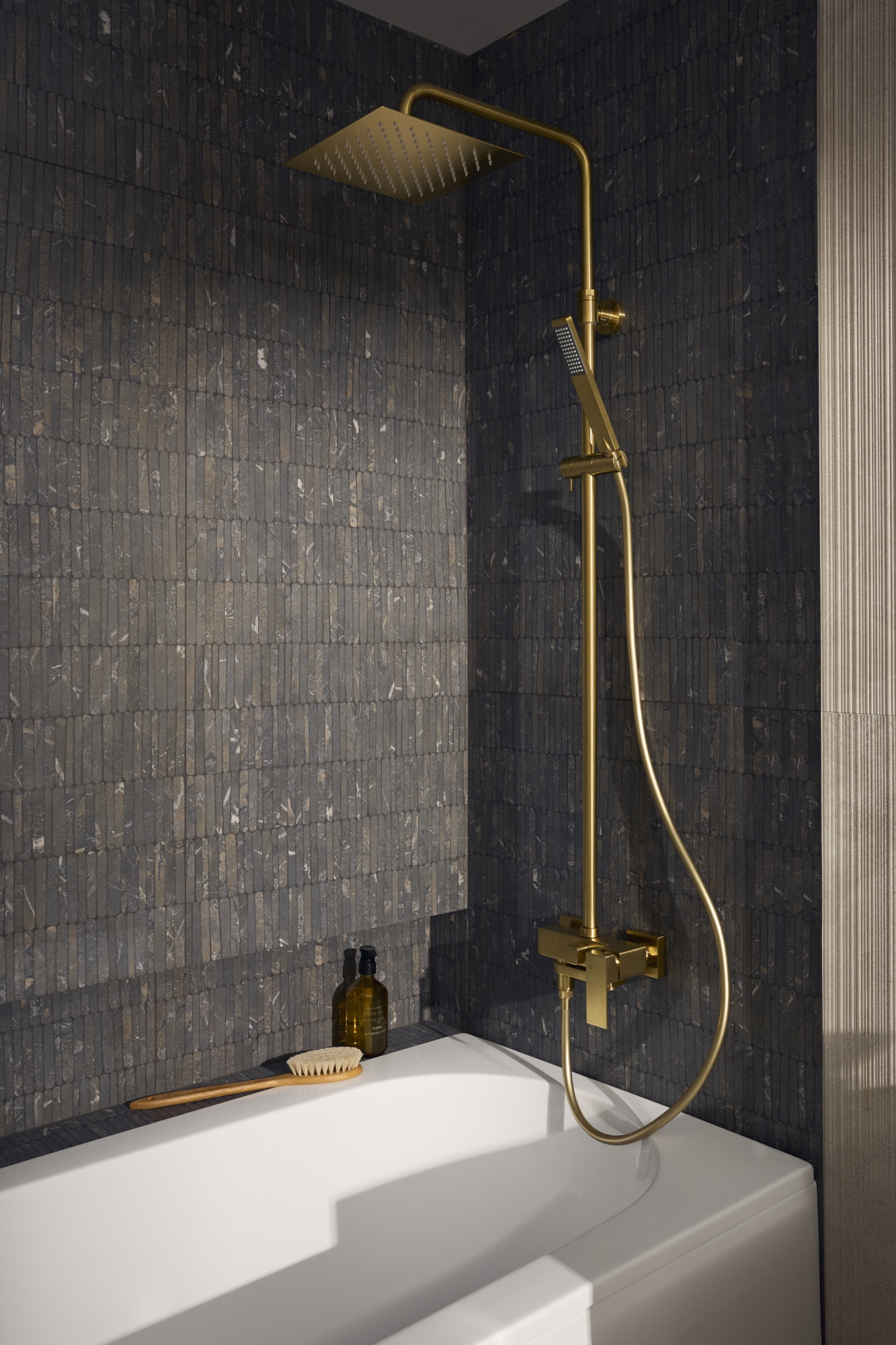 KFA Armatura Logon Brushed Light Gold zestaw wannowo-prysznicowy ścienny z deszczownicą złoty szczotkowany 5136-925-39