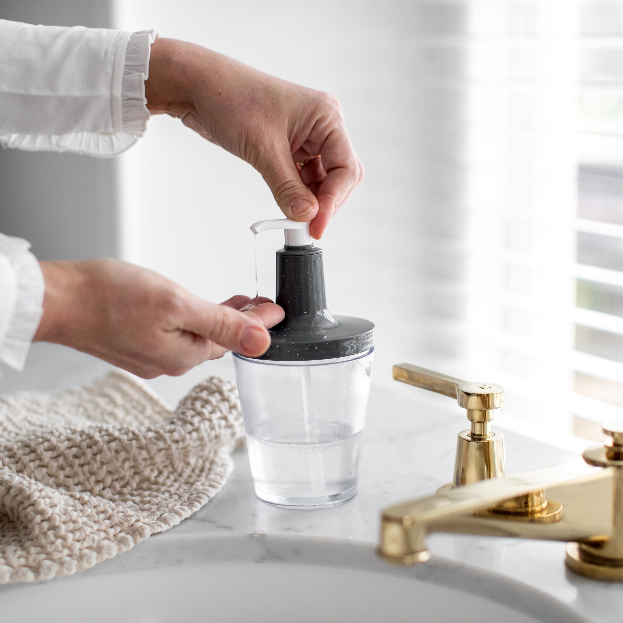 Koziol Flow dozownik do mydła 250 ml stojący szary 1406120 - Wysyłka w 24h