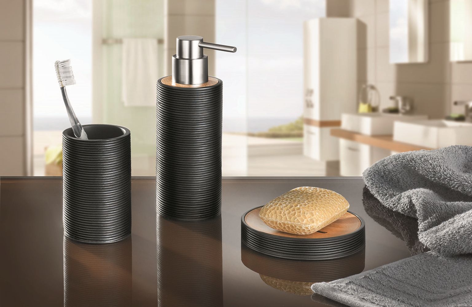 Kleine Wolke Kyoto dozownik do mydła 300 ml stojący czarny/bambus 5079926854 - Wysyłka w 24h