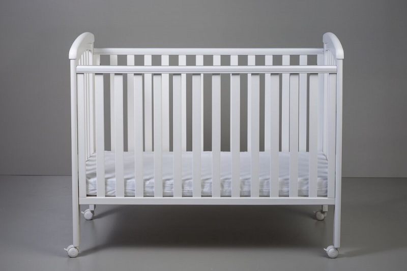 Troll, Nicole - łóżeczko z opuszczanym bokiem 120x60 -Biały