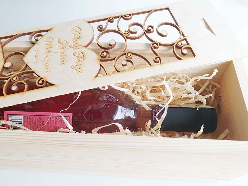 Skrzynka, pudełko drewniane na 1 wino z grawerem vintage ślub + wełna