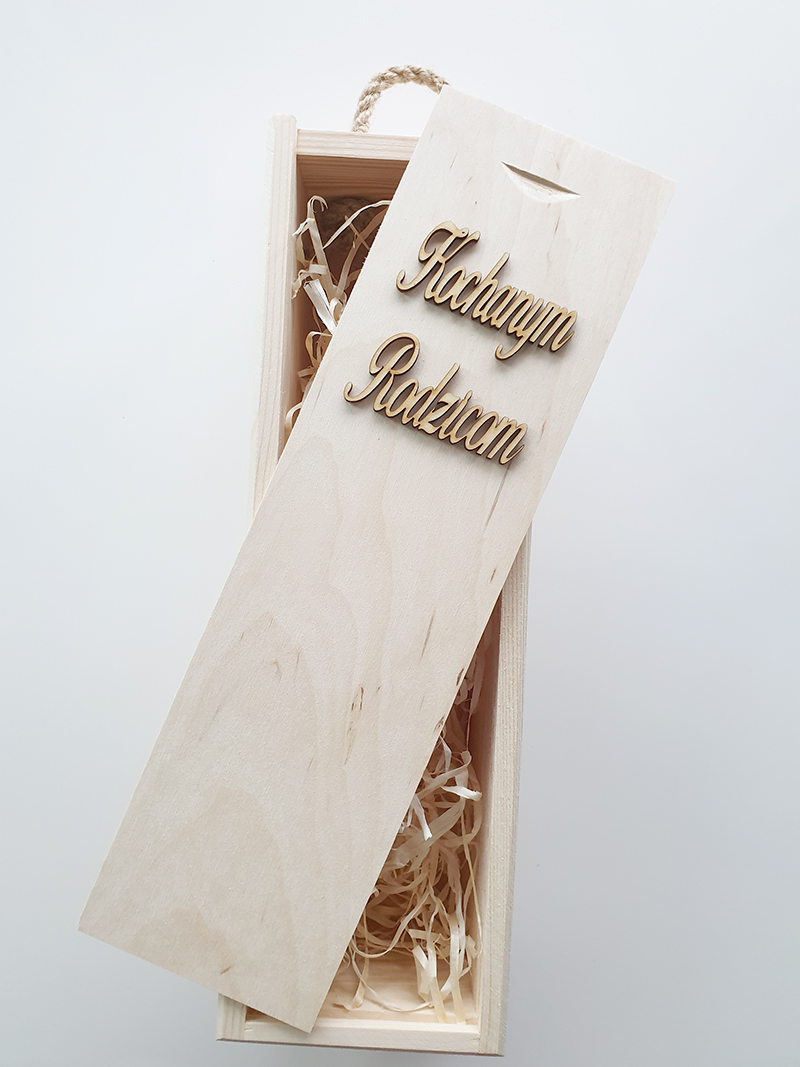 Skrzynka, pudełko drewniane na wino z wełną i napisem Kochanym Rodzicom