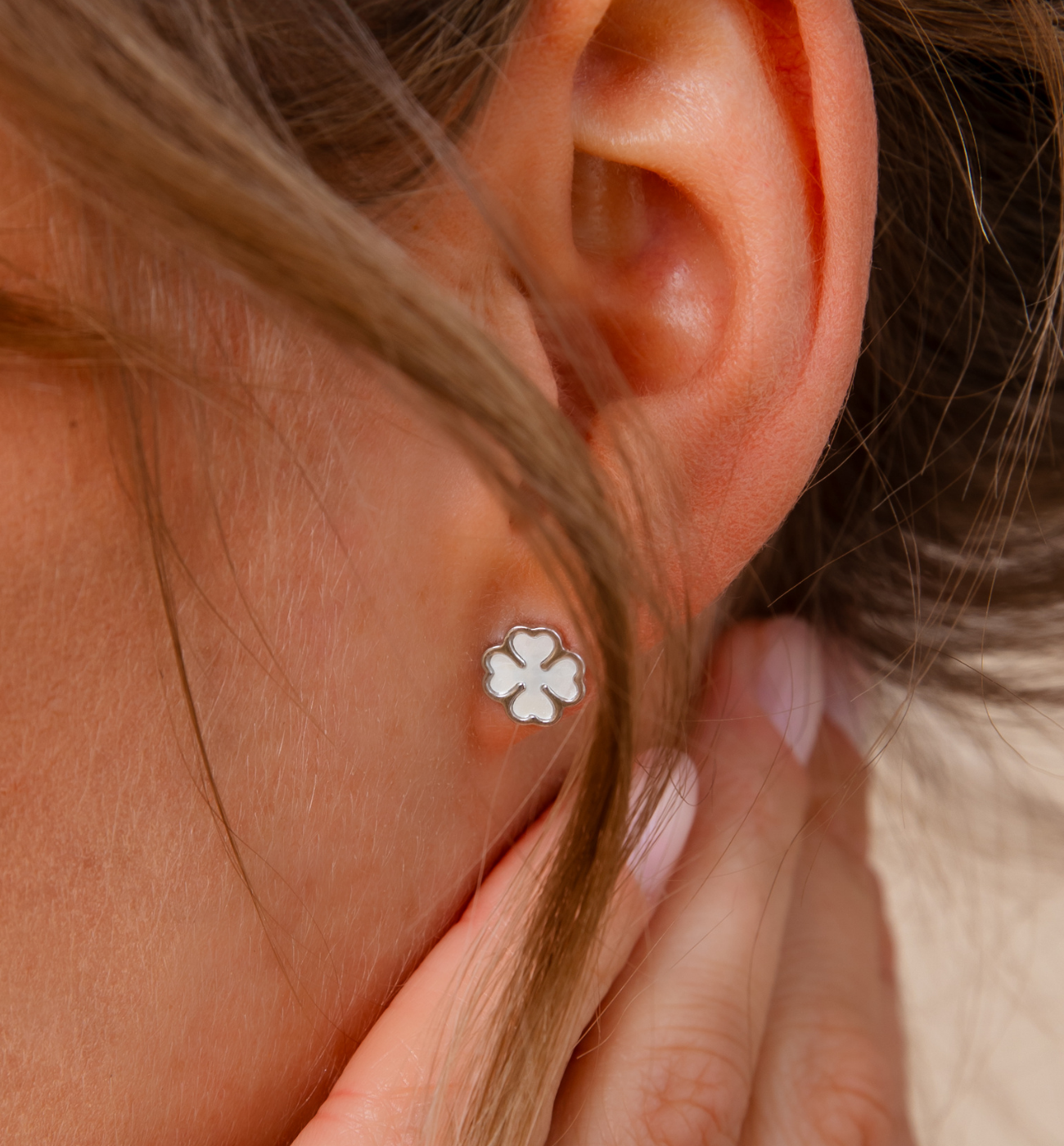 Kolczyki koniczynki z masą perłową srebrne KGG0025 - By Dziubeka