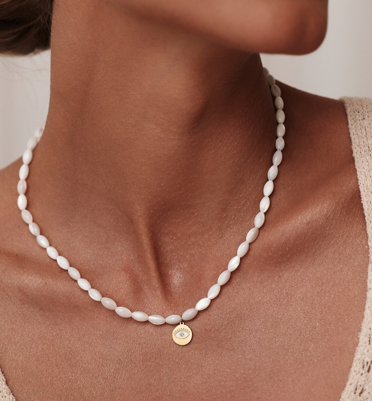 Naszyjnik z okrągłą zawieszką z okiem - By Dziubeka