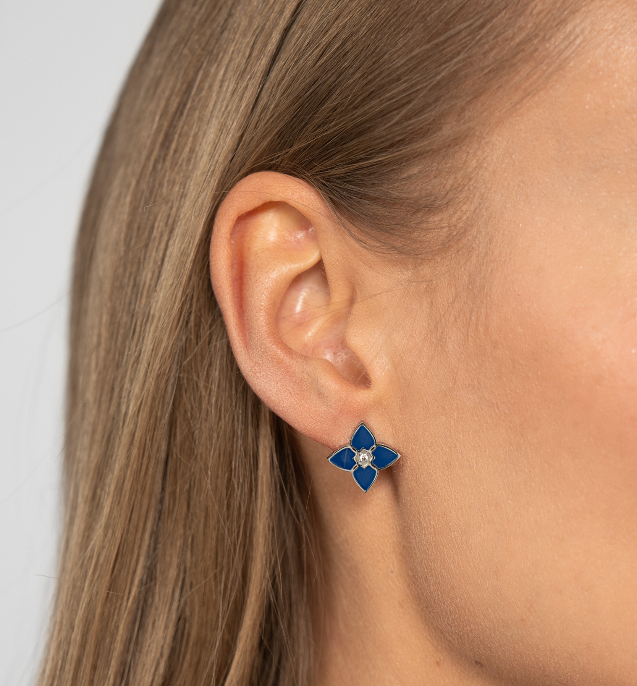 Kolczyki z koniczynką srebrne z granatową emalią Segreto di Fortuna KSA2214