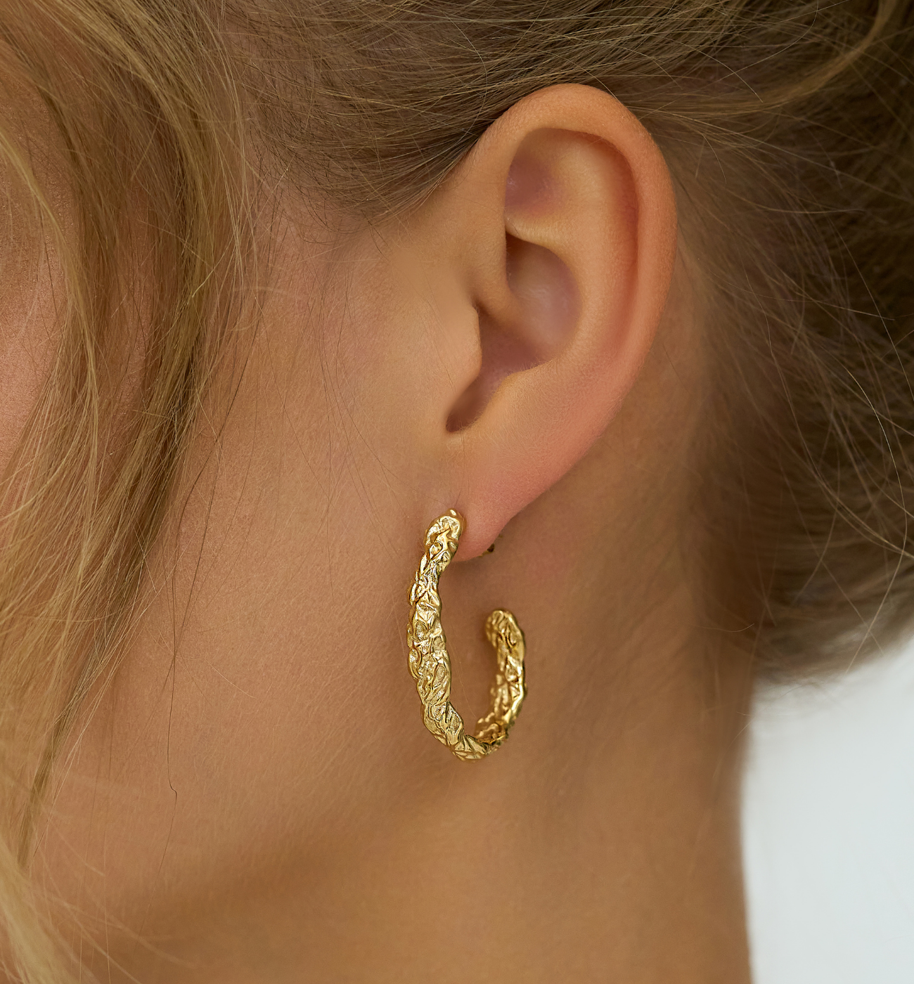 Kolczyki złote owalne gniecione Modern Metallics - By Dziubeka