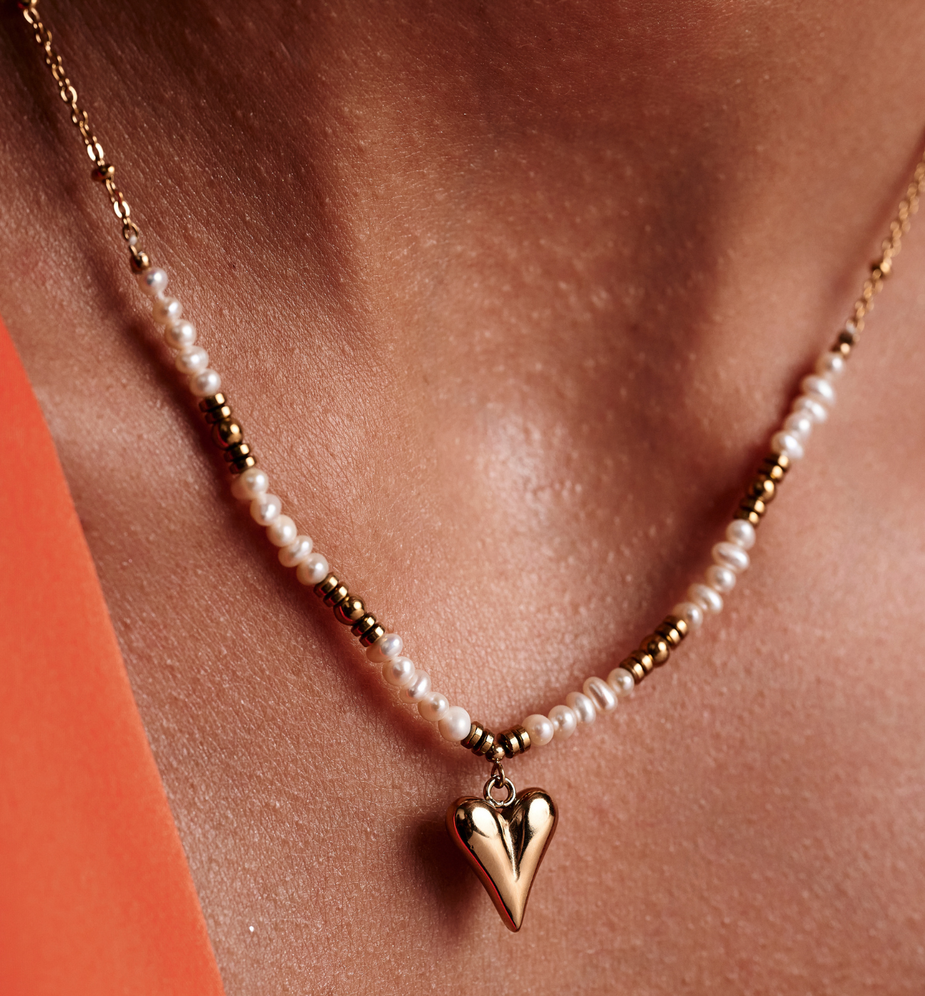 Naszyjnik z pereł z zawieszką w kształcie serca NSY0755