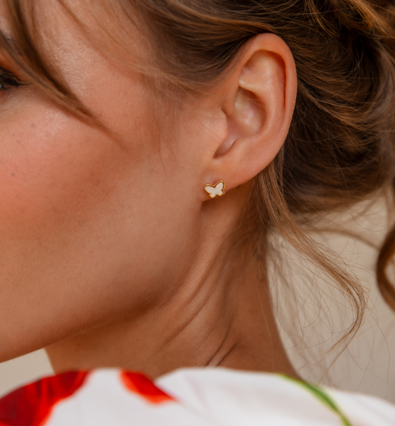 Kolczyki motylki z masą perłową złote KGG0030