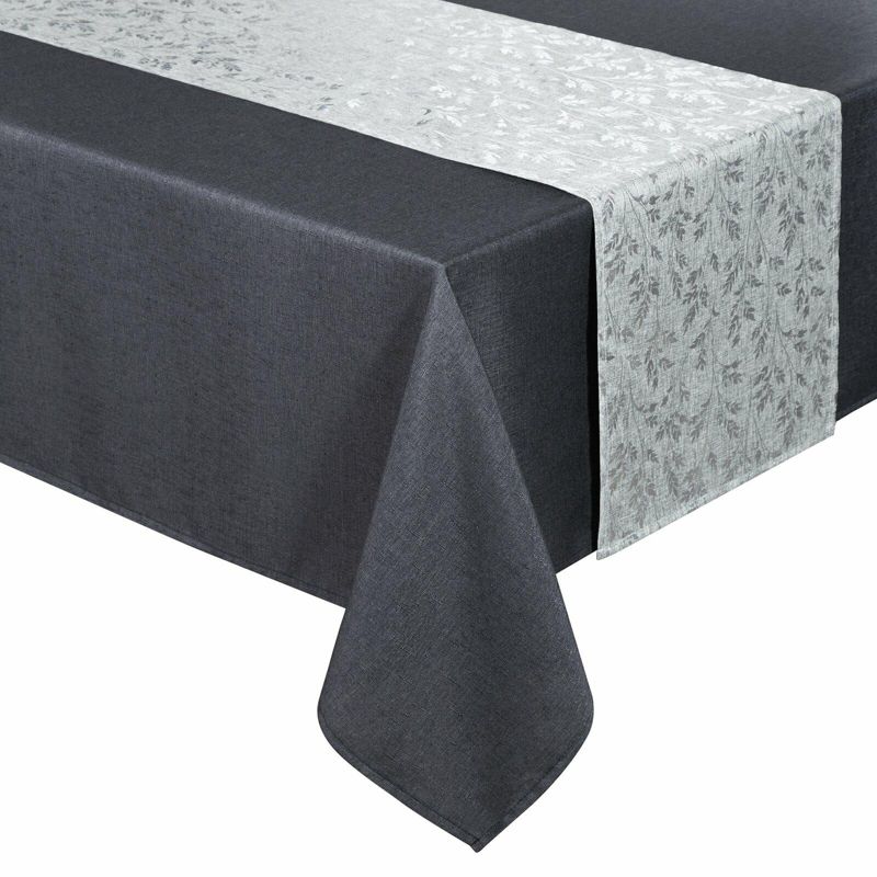 Obrus ANITA 6 Eurofirany 140 x 260 cm z bieżnikiem 33 x 260 cm stalowo srebrny zdobiony delikatnym wzorem liści 1 szt.