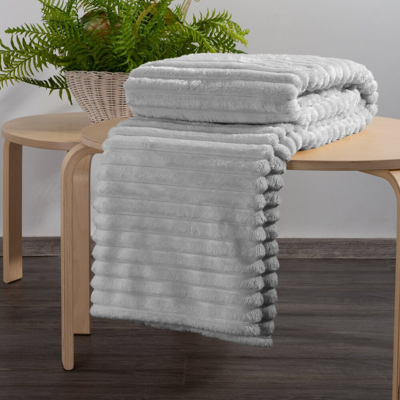 Koc na fotel 70x160 cm SONORA srebrny miękki mikroflano