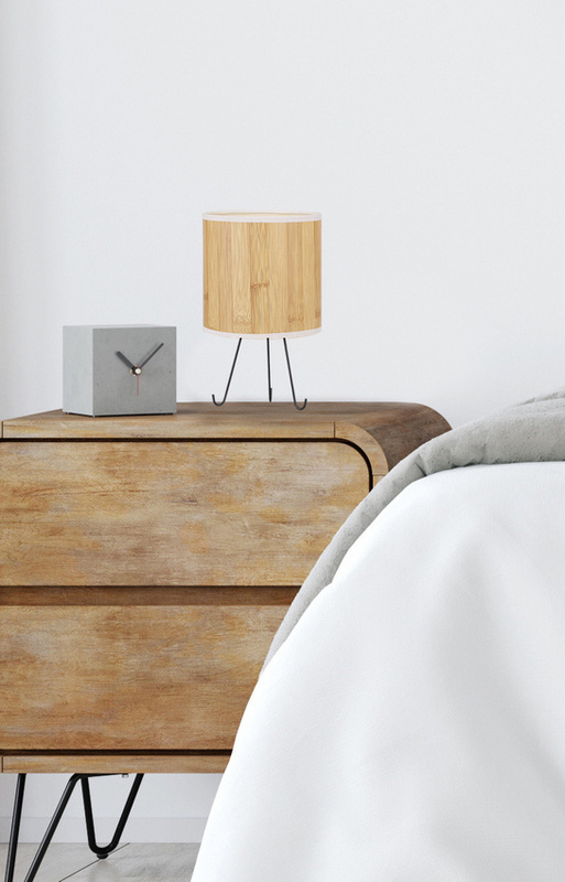 Czarna lampa stołowa na drucianych nogach do salonu ADORA