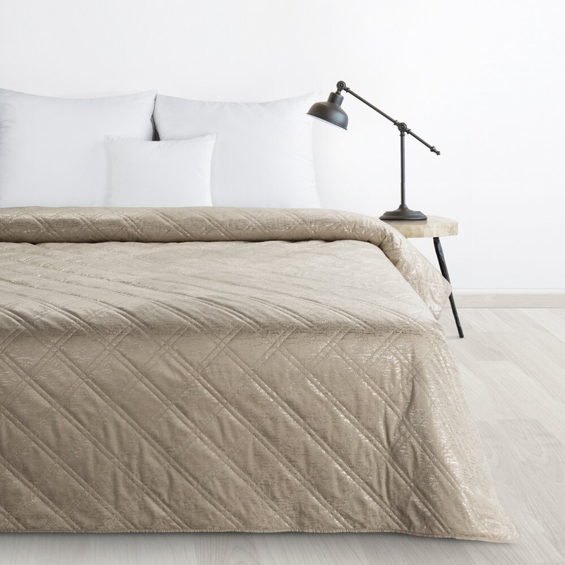 Beżowa narzuta na łóżko 220x240 cm LUXO ze srebrnym nadrukiem