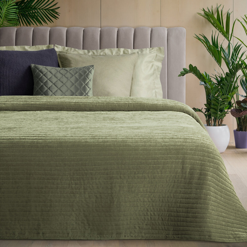 Oliwkowa narzuta 170x210 cm GLORY z tkaniny szenilowej do sypialni