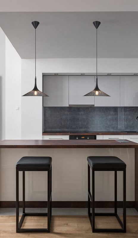 Czarna lampa wisząca metalowa do salonu Kiruna 25 cm