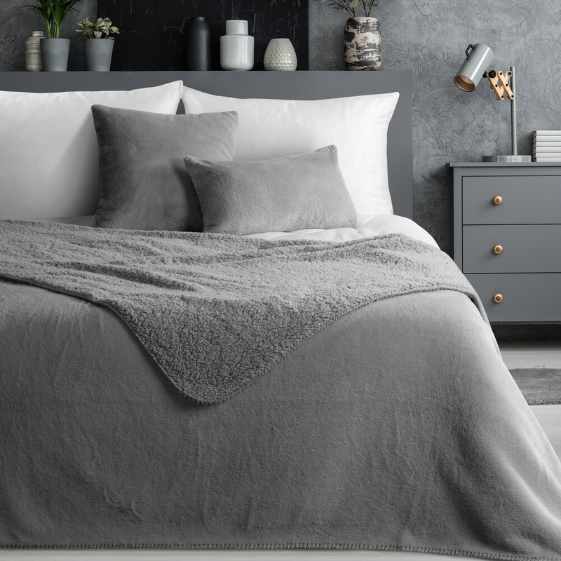 Srebrna narzuta na łóżko NIMBA futrzana 170x210 cm miękka w dotyku