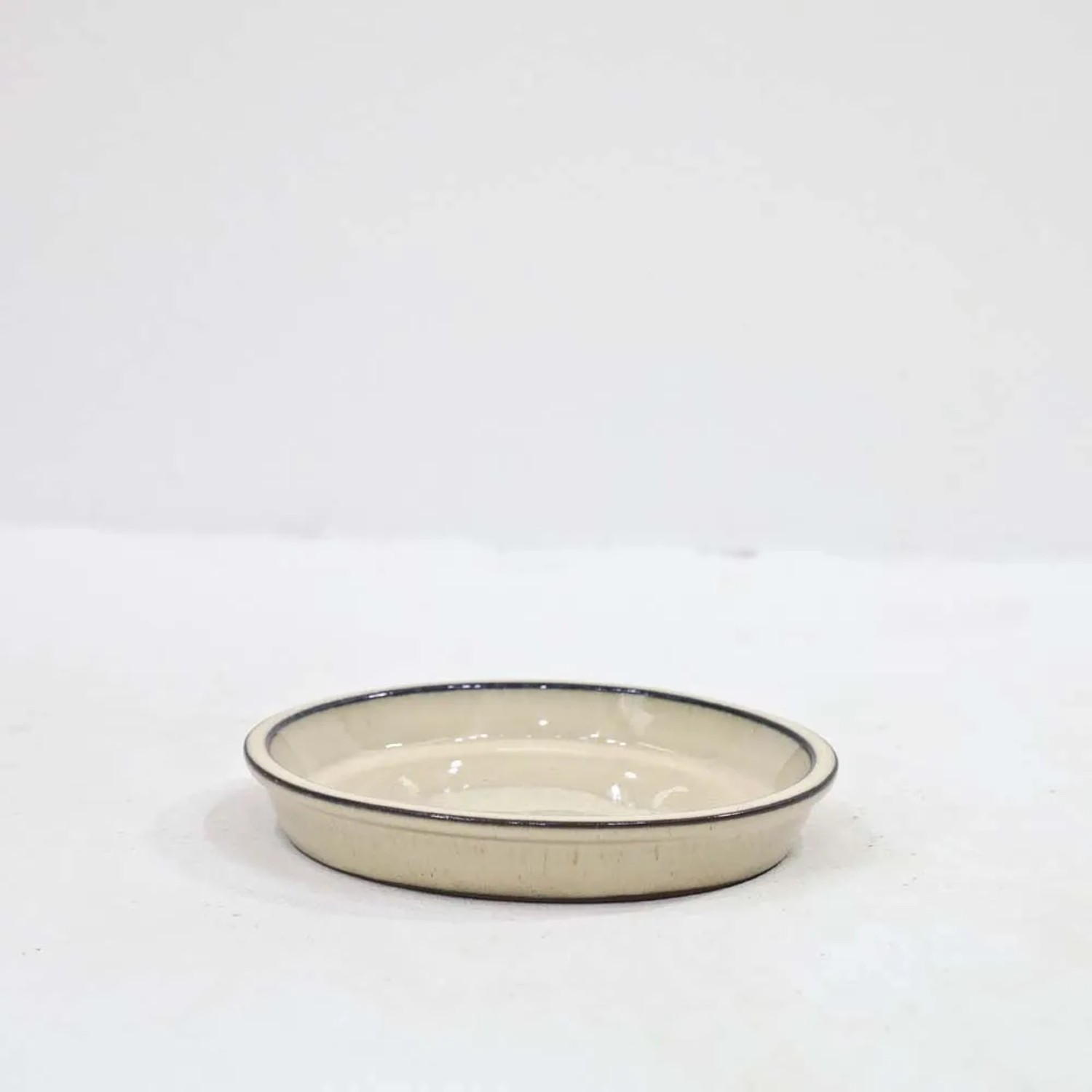 Podstawka ceramiczna szkliwiona krem - 22 cm