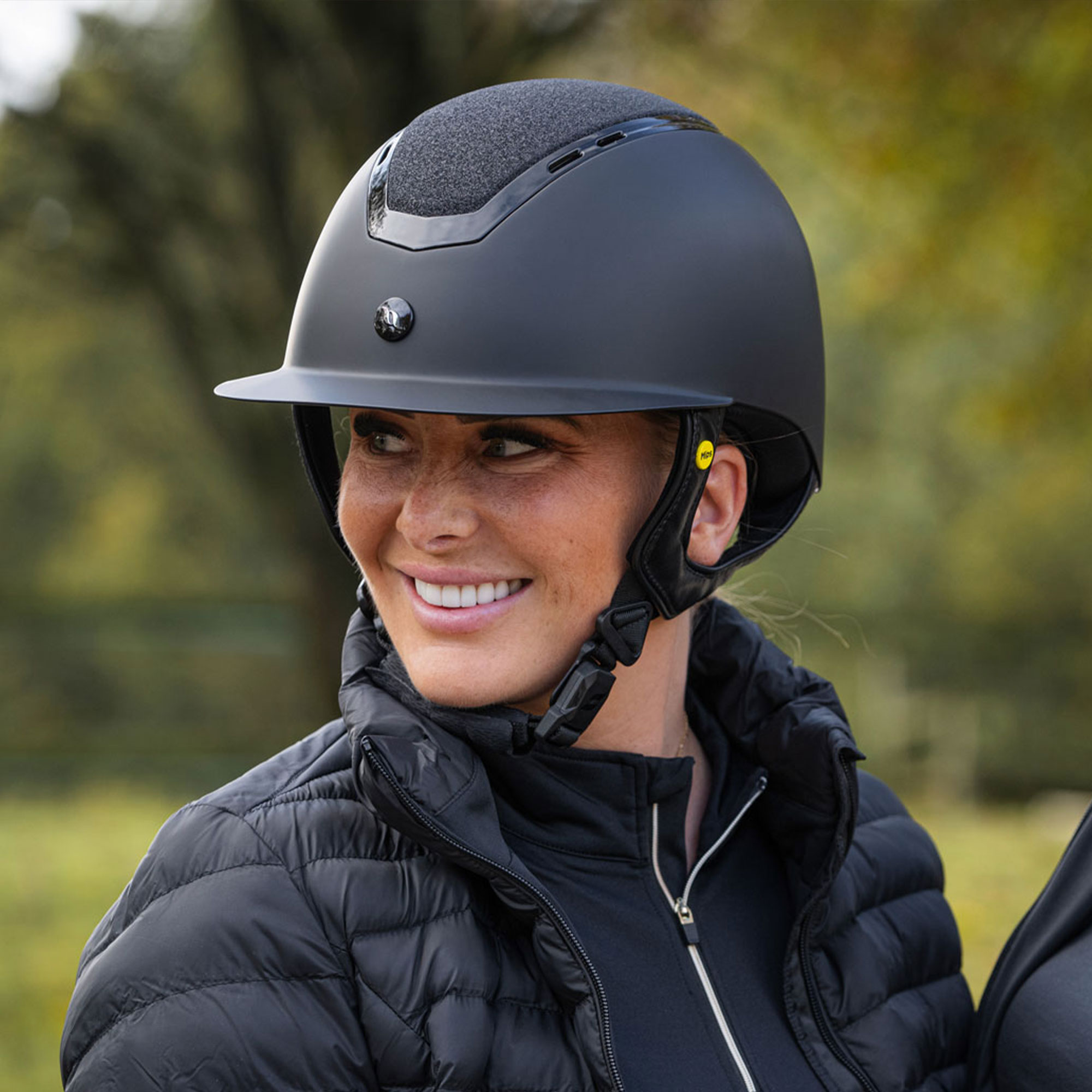 Back on Track Caracas kask z systemem ochrony mózgu MIPS