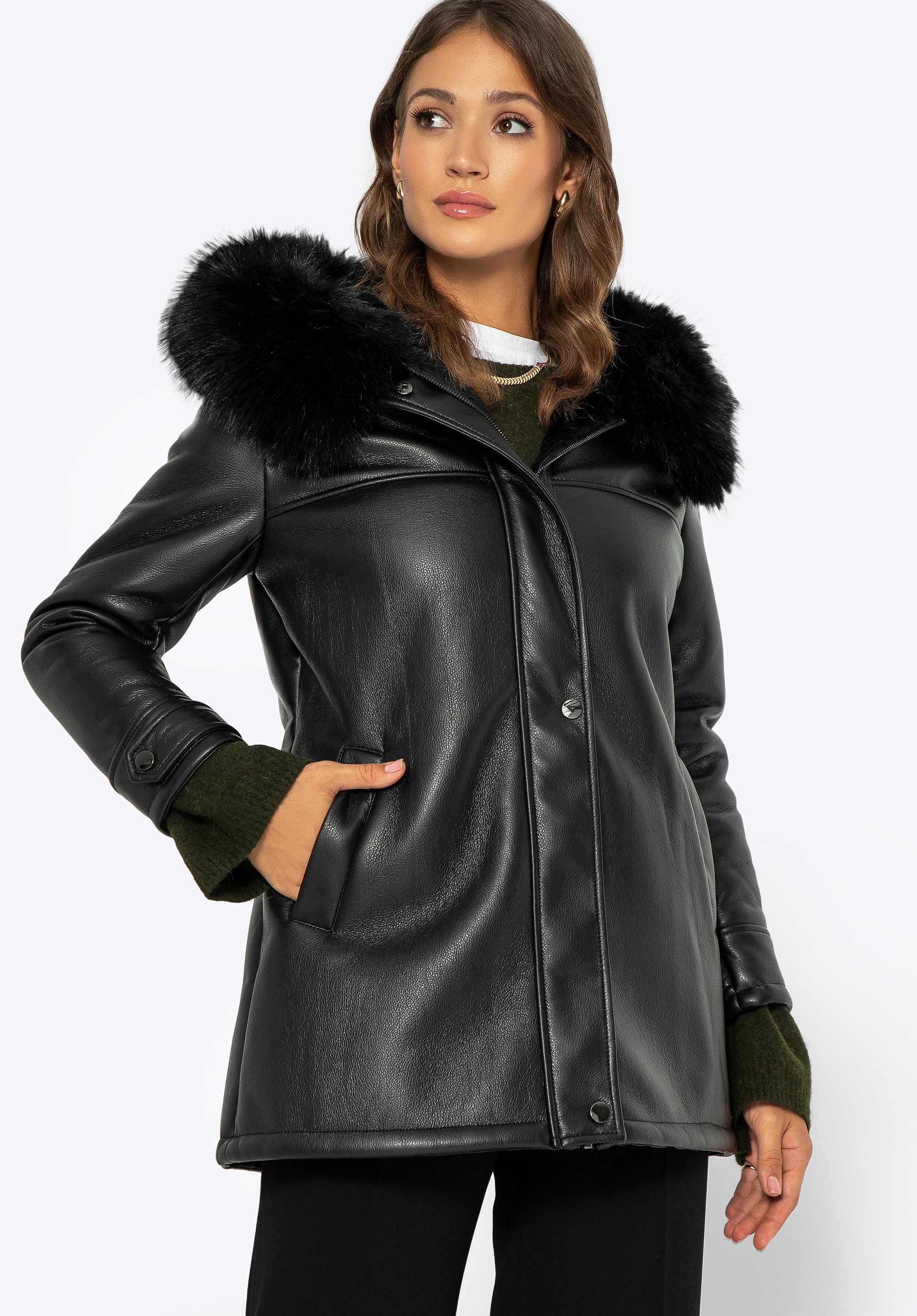 Damska kurtka ze skóry ekologicznej z futerkiem czarna