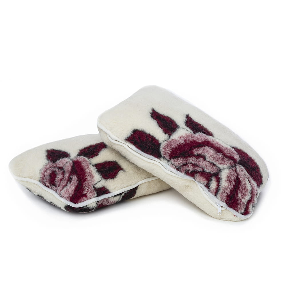 Poduszka wełniana merynos australijski wzór czerwona róża 70x80 (+-5cm)