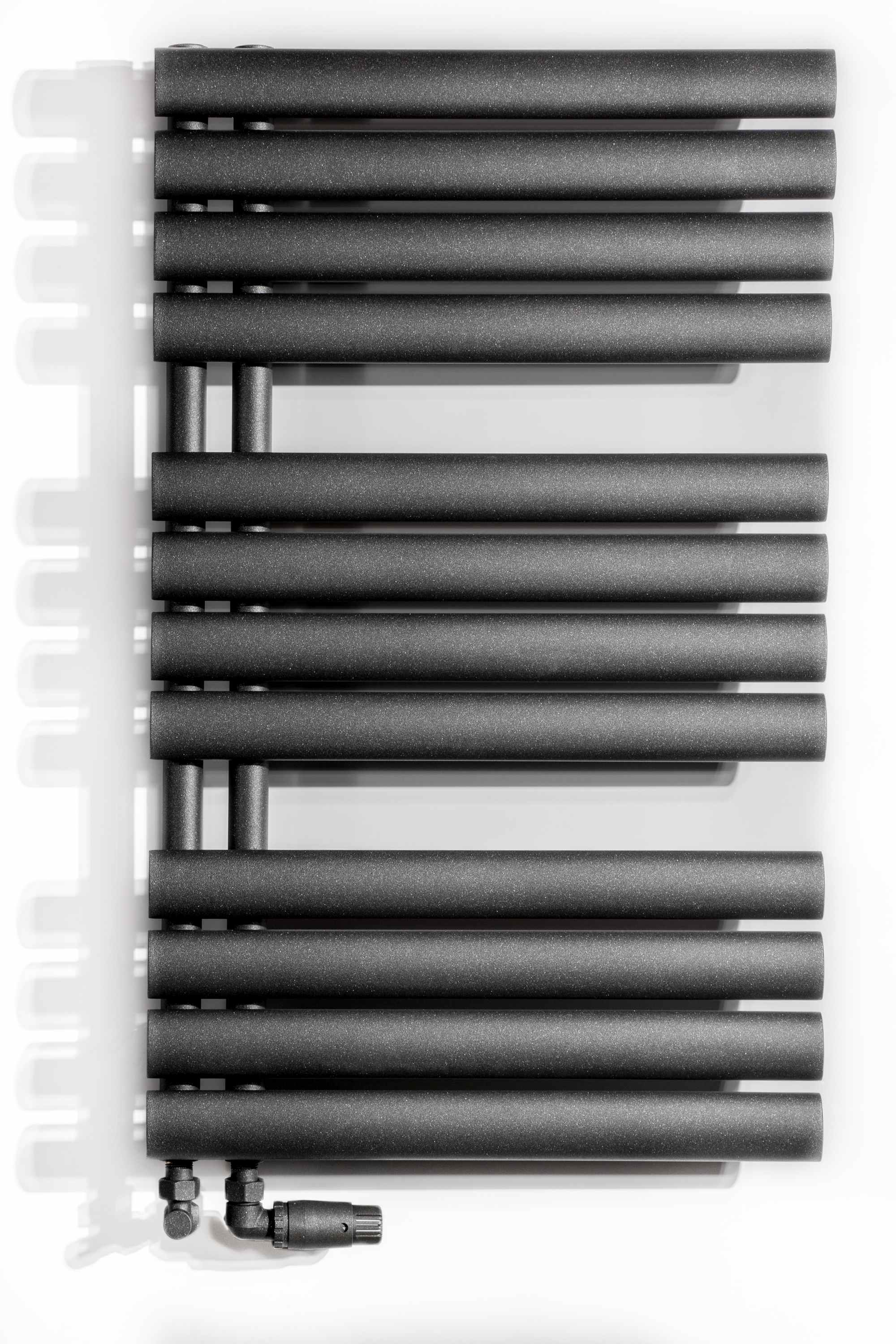 Darmowa Dostawa - Grzejnik łazienkowy dekoracyjny 81.6x50 cm czarny Luxrad Flag Bis FLA08160500S040