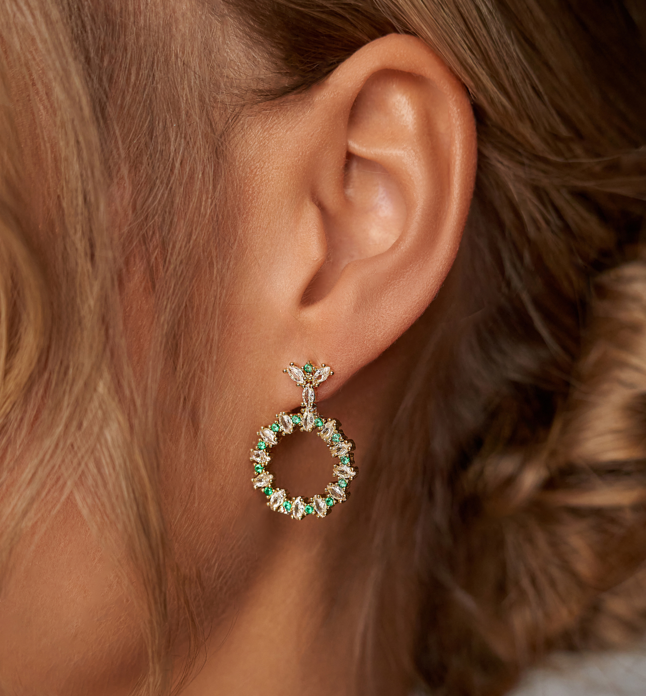 Kolczyki okrągłe z kryształkami zielono złote Natori KSS1601