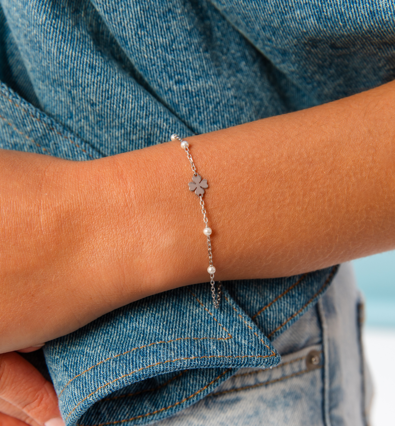 Bransoletka z koniczynką i perełkami srebrna BGG0015