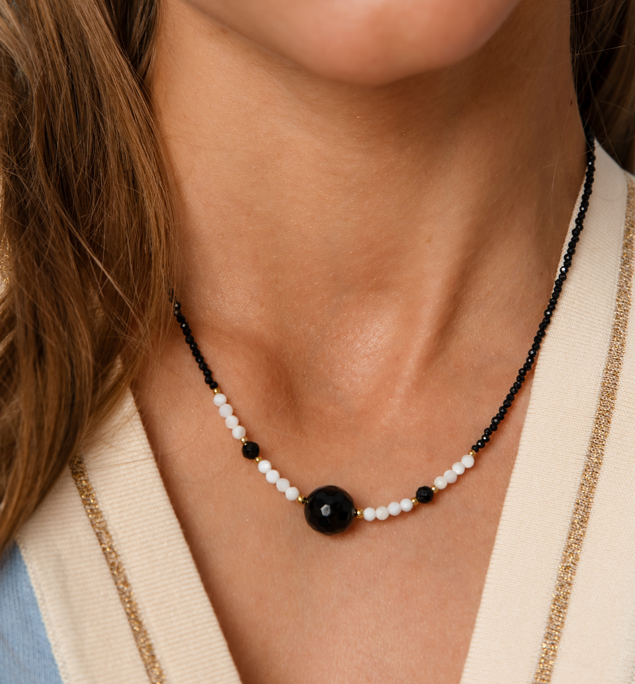 Naszyjnik z czarną kulką i turmalinami NPA1438